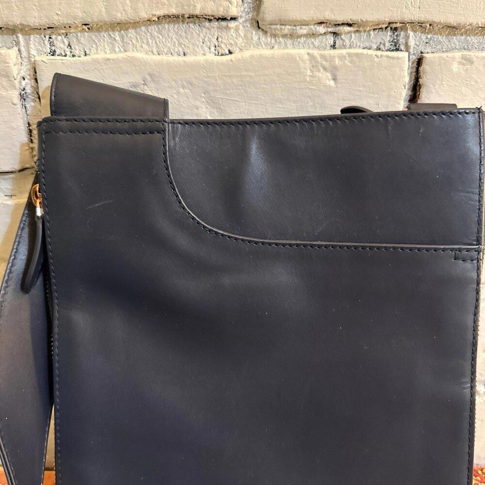 Radley London Women Navy Blue Solid Leather Crossbody Purse Gold Hardware Zip - Picture 3 of 6